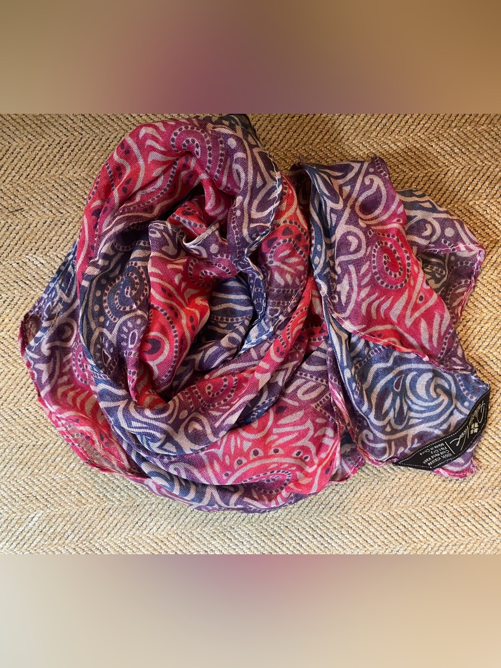 NWOT! Patricia Nash "Greek Ombre" Print
100% Viscose 24” X 26” Headwrap Scarf